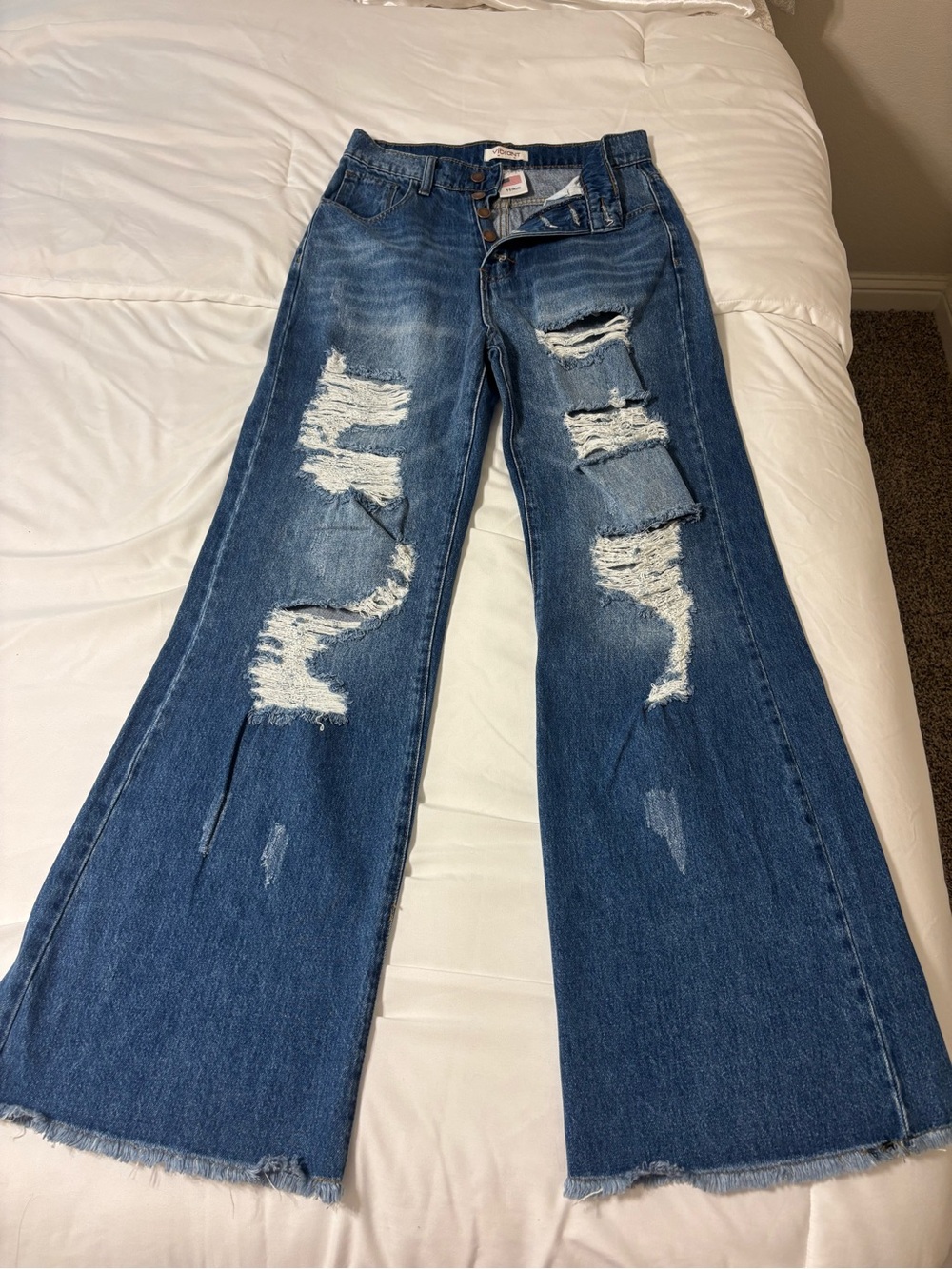 Vibrant Distressed Wide-Leg Jeans in Dark Blue